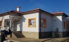 PRE RELEASE OFFER! Attractive cottage just 12kms from coast!